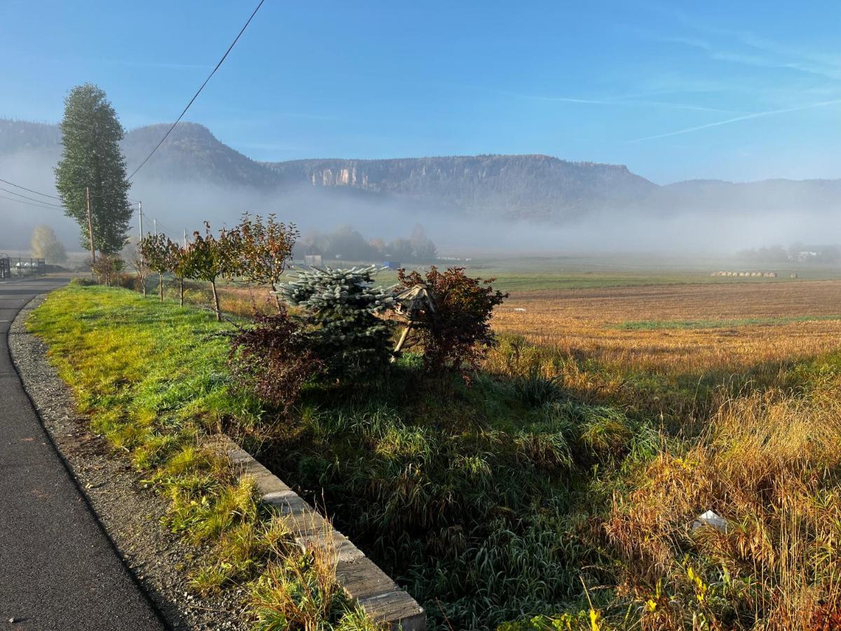 Ostoja Radkow Caloroczny Domek Z Balia Esterno foto